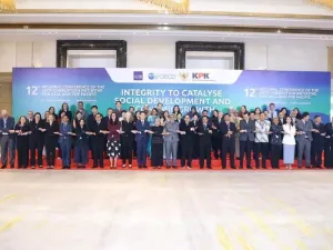 Menteri Pendayagunaan Aparatur Negara dan Reformasi Birokrasi (PANRB) Rini Widyantini dalam acara 12th Regional Conference of The Anti-Corruption Initiative for Asia and The Pacific di Jakarta, Selasa (23/9/2025).