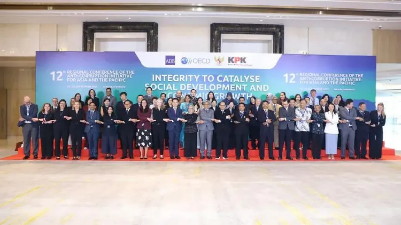 Menteri Pendayagunaan Aparatur Negara dan Reformasi Birokrasi (PANRB) Rini Widyantini dalam acara 12th Regional Conference of The Anti-Corruption Initiative for Asia and The Pacific di Jakarta, Selasa (23/9/2025).