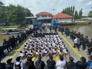Direktorat Jenderal Pemasyarakatan (Ditjen Pas) memindahkan 82 narapidana berisiko tinggi (high risk) dari Bali dan Jawa Timur ke Nusakambangan pada Rabu (24/9/2025).