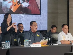 Direktur Tindak Pidana Umum (Dirtipidum) Bareskrim Polri, Brigjen Djuhandhani Rahardjo Puro saat konferensi pers mengenai hasil uji laboratorium forensik (labfor) mengenai ijazah Sarjana Kehutanan Joko Widodo (Jokowi), Kamis (22/5/2025).