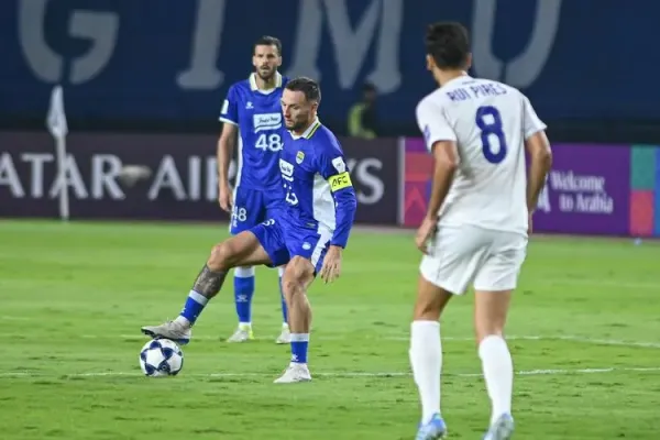 Kapten Persib Bandung Marc Klok pada laga pertama Grup G AFC Champions League Two (ACL 2) 2025-2026, antara Persib vs Lion City Sailors Kamis (18/9/2025) di Stadion Gelora Bandung Lautan Api (GBLA). 