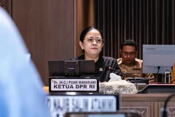 Ketua Dewan Perwakilan Rakyat (DPR) RI Puan Maharani dan Wakil Ketua DPR RI Cucun Ahmad Syamsurijal menerima audiensi Majelis Mujadalah Kiai Kampung di Kompleks Parlemen, Senayan, Jakarta Pusat, Kamis (4/9/2025). 