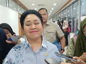 Ketua Komisi IV DPR RI, Siti Hediati Hariyadi alias Titiek Soeharto tersipu saat dimintai komentar tentang pidato Presiden Prabowo Subianto di Sidang Majelis Umum Perserikatan Bangsa-Bangsa (PBB) di Kompleks Parlemen, Senayan, Jakarta, Rabu (24/9/2025).