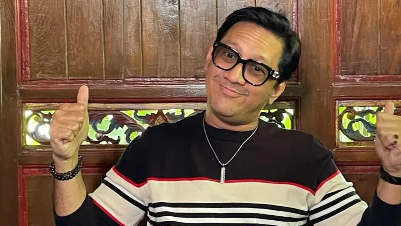Komedian sekaligus eks personel band Stinky, Andre Taulany menanggapi somasi Ndhank Surahman soal larangan untuk membawakan lagu Mungkinkah dalam konferensi pers di daerah Ciputat, Tangerang Selatan, Selasa (9/1/2024).