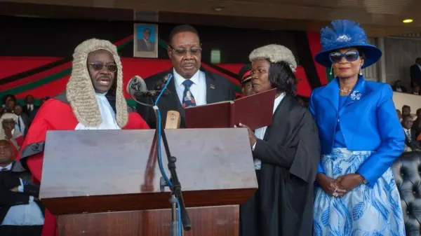 Malawi's President elect Arthur Peter Mutharika is sworn in for his second term by Chief Justice Andrew Nyirenda (L) and Registrar of the high Court and Supreme Court Of appeal (2R) as First Lady Gertrude Mutharika looks onat Kamuzu Stadium in Blantyre on May 28, 2019, after a contentious election marred by allegations of fraud and vote-rigging. - The Malawi Electoral Commission announced on Monday that Mutharika, who heads the ruling Democratic Progressive Party (DPP), had narrowly won last week's vote after an injunction barring the release of the results was lifted. 