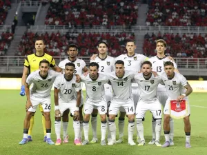 Pemain timnas Indonesia foto bersama sebelum laga FIFA Matchday melawan Lebanon yang berakhir dengan skor 0-0 di Stadion Gelora Bung Tomo Surabaya, Jawa Timur, Senin (8/9/2025) malam.