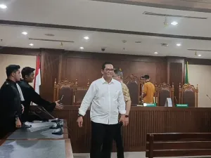  Pemilik PT Lawu Agung Mining (PT LAM), Windu Aji Sutanto usai sidang pembacaan vonis TPPU di Pengadilan Tipikor pada Pengadilan Negeri Jakarta Pusat, Rabu (24/9/2025). 