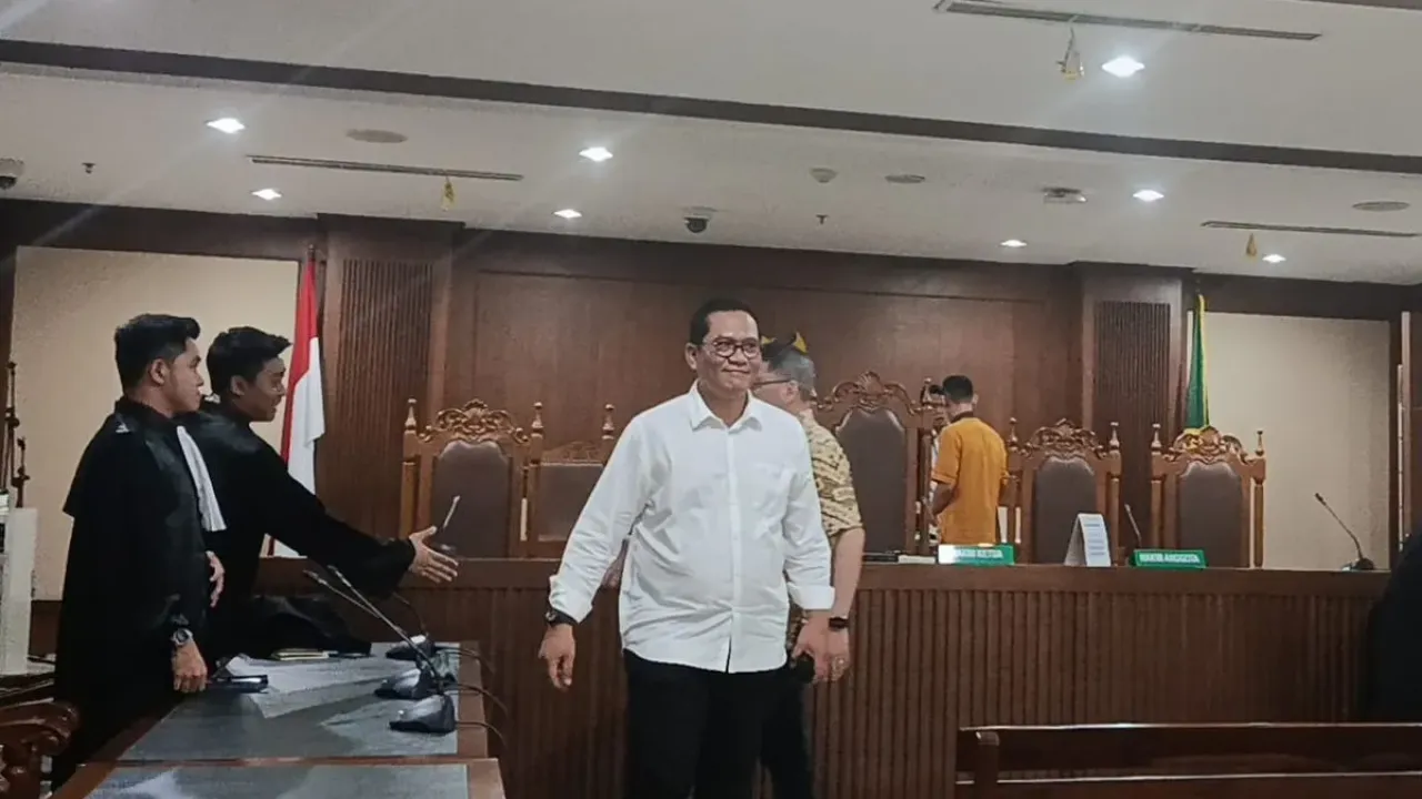  Pemilik PT Lawu Agung Mining (PT LAM), Windu Aji Sutanto usai sidang pembacaan vonis TPPU di Pengadilan Tipikor pada Pengadilan Negeri Jakarta Pusat, Rabu (24/9/2025). 
