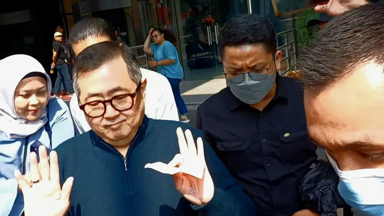Pengusaha Bambang Rudijanto Tanoeseodibjo bungkam usai menjalani diperiksa penyidik Komisi Pemberantasan Korupsi (KPK) selama sekitar tiga jam, Kamis (14/12/2023).