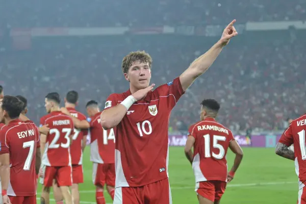 Perayaan gol Ole Romeny bersama Jay Idzes dalam partai Grup C Kualifikasi Piala Dunia 2026 zona Asia antara Timnas Indonesia vs China di Stadion Utama Gelora Bung Karno pada Kamis (5/6/2025).