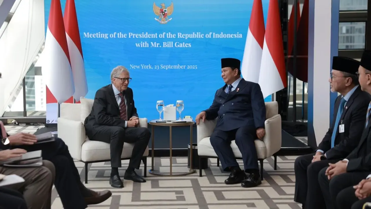 Presiden Republik Indonesia Prabowo Subianto bertemu tokoh filantropi dunia sekaligus pendiri Gates Foundation, Bill Gates, di Landmark Room, Lantai 29, Hotel Millennium Hilton New York One UN Plaza, pada Selasa (23/9/2025).