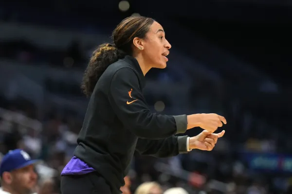 Sep 10, 2024; Los Angeles, California, USA; LA Sparks coach Nola Henry reacts in the second half against the Connecticut Sun at the Crypto.com Arena. Mandatory Credit: Kirby Lee-Imagn Images