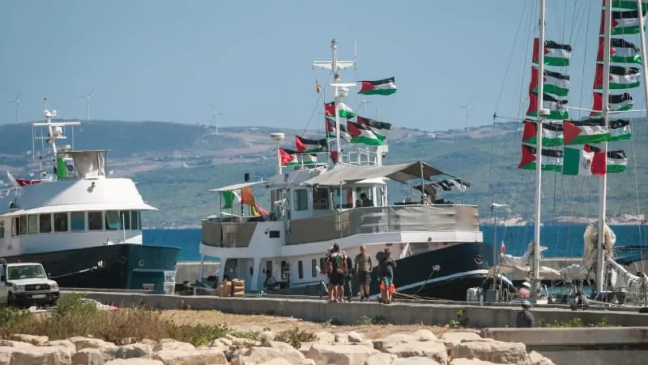 The Global Sumud Flotilla docks at the port of Bizerte, in northern Tunisia. The flotilla, which aims to break Israel&#39;s blockade on Gaza, has postponed its departure to Saturday due to logistical reasons, according to organizers. Hasan Mrad/ZUMA Press Wire/dpa