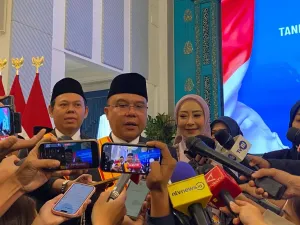 Wakil Ketua DPR RI Sufmi Dasco Ahmad usai menerima tanda kehormatan dari Presiden Prabowo Subianto di Istana Negara, Kompleks Istana Kepresidenan, Jakarta Pusat, Senin (25/8/2025). 