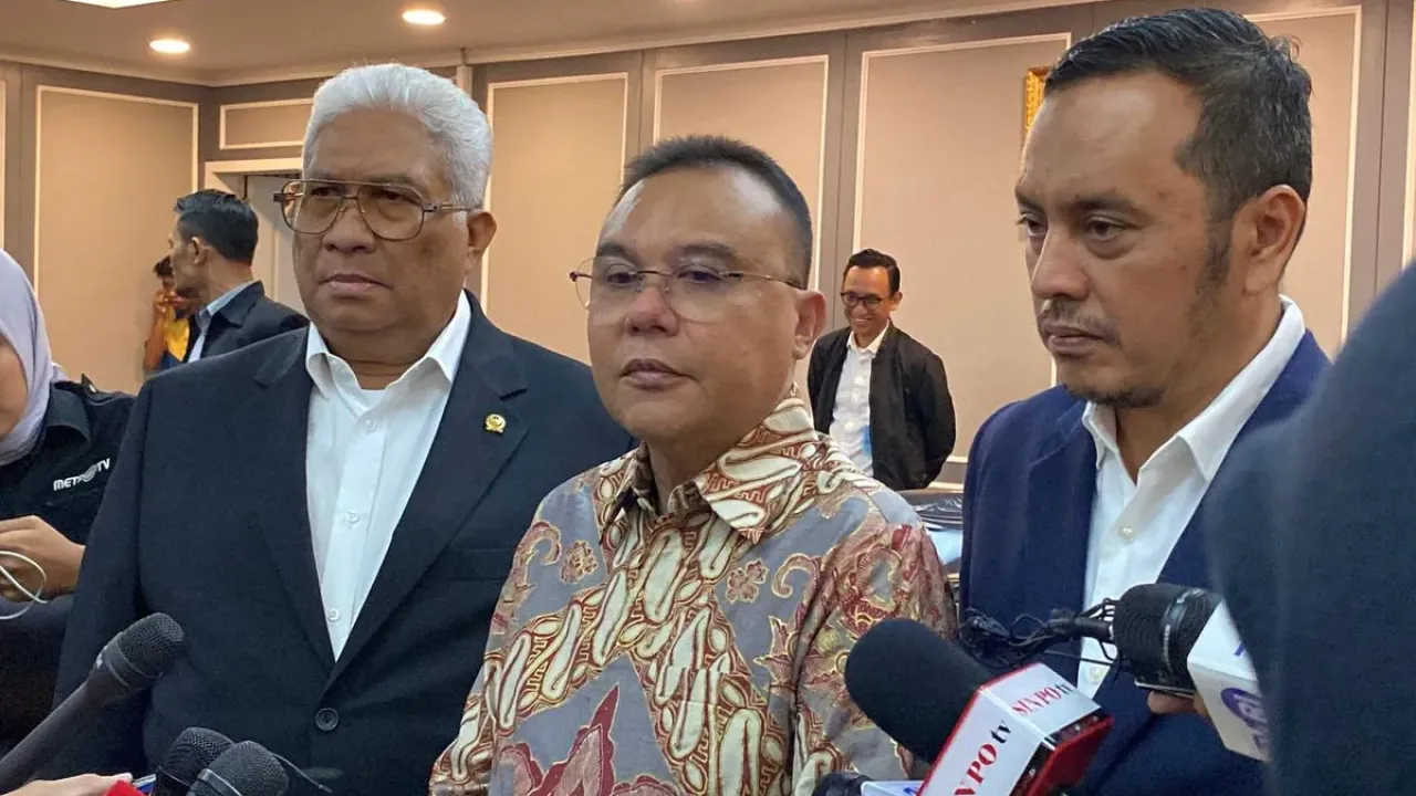 Wakil Ketua DPR RI Sufmi Dasco Ahmad usai menggelar rapat konsultasi soal royalti hak cipta bersama sejumlah musisi di ruang Komisi XIII DPR RI, Kompleks DPR/MPR RI, Senayan, Jakarta Pusat, Kamis (21/8/2025). 