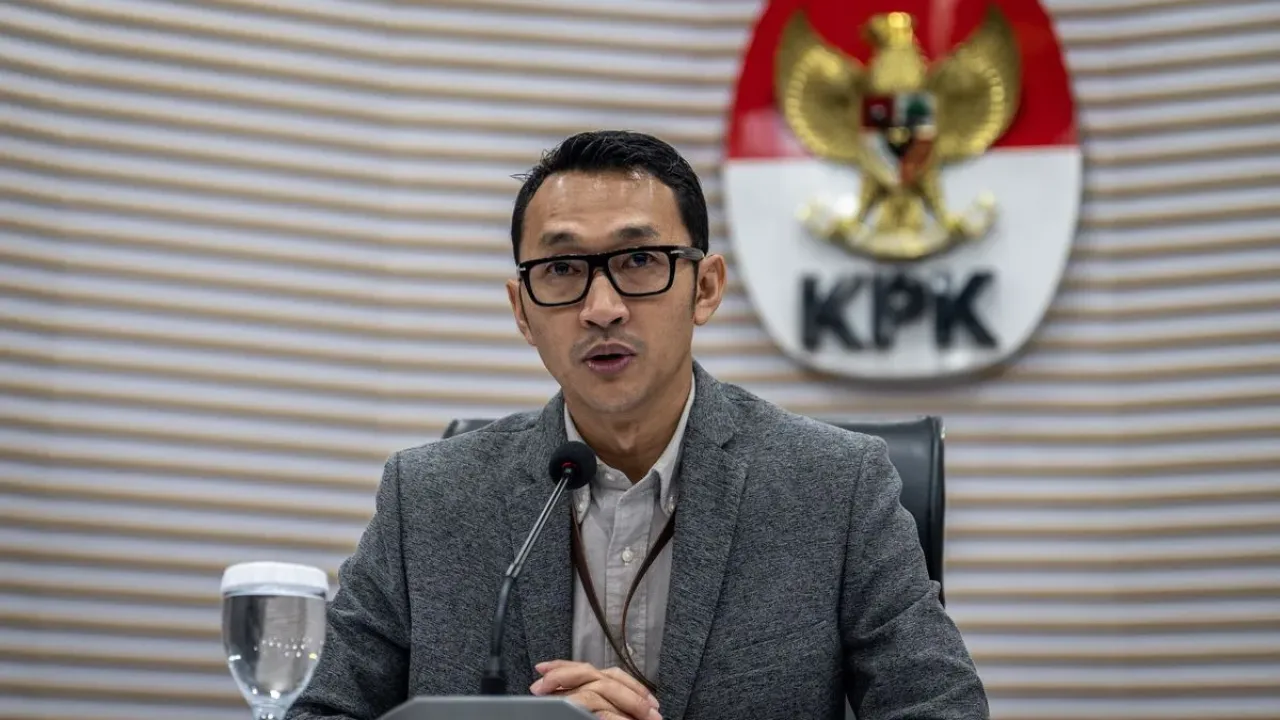Juru Bicara KPK Budi Prasetyo saat menyampaikan keterangan di Gedung Merah Putih KPK, Jakarta, Kamis (26/6/2025). 