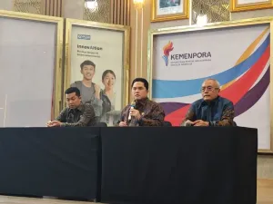 Menpora Erick Thohir bersama dengan Wamenpora Taufik Hidayat dan Sesmenpora Gunawan Suswantoro