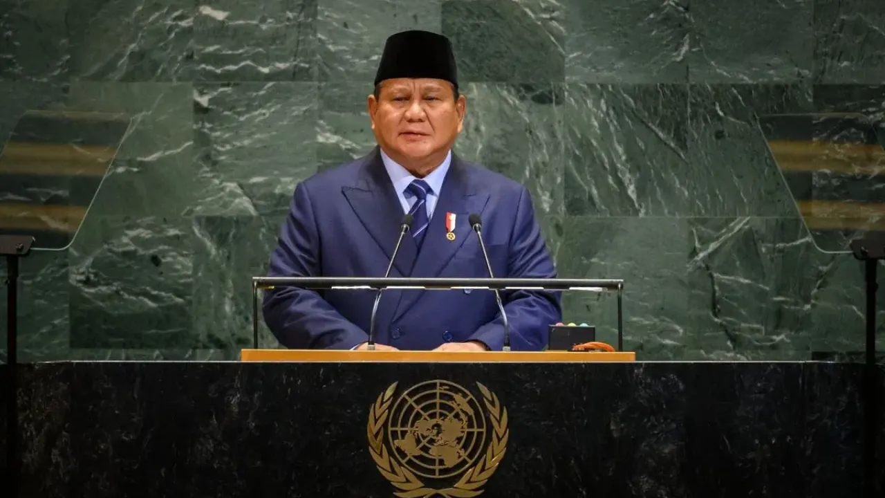 Presiden Republik Indonesia Prabowo Subianto saat berpidato dalam Sidang Majelis Umum Ke-80 Perserikatan Bangsa-Bangsa (PBB) di Markas Besar PBB, Manhattan, New York, Selasa (23/9/2025).