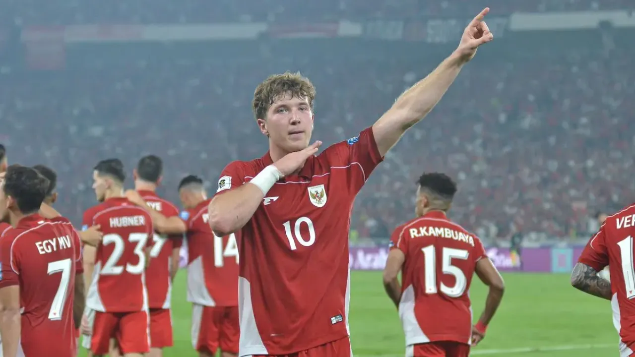 Perayaan gol Ole Romeny bersama Jay Idzes dalam partai Grup C Kualifikasi Piala Dunia 2026 zona Asia antara Timnas Indonesia vs China di Stadion Utama Gelora Bung Karno pada Kamis (5/6/2025).