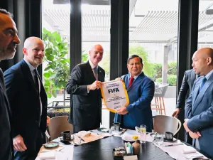 Presiden Republik Indonesia, Prabowo Subianto menerima kunjungan Presiden Federasi Sepak Bola Internasional (FIFA) Gianni Infantino di New York, Amerika Serikat, Rabu (24/9/2025). 