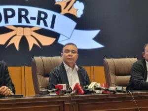 Wakil Ketua DPR RI Sufmi Dasco Ahmad dalam konferensi pers di Kompleks Parlemen Senayan, Jakarta Pusat, Jumat (5/9/2025). 