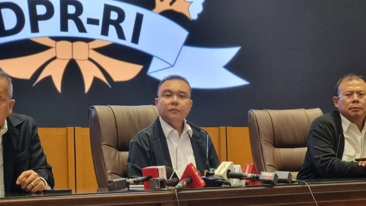 Wakil Ketua DPR RI Sufmi Dasco Ahmad dalam konferensi pers di Kompleks Parlemen Senayan, Jakarta Pusat, Jumat (5/9/2025). 