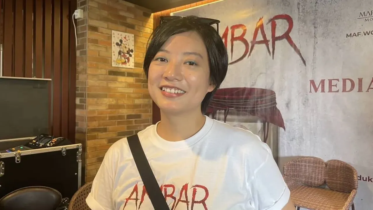 Aktris peran Leony akan berperan sebagai dukun beranak di film horor Ambar. 