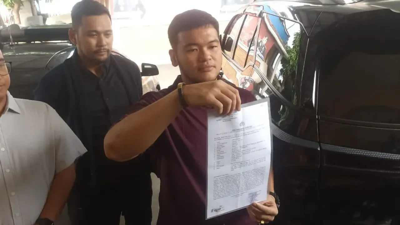 Kuasa hukum Nabilah O'Brien, Eishen Simatupang, melaporkan Zendhy Kusuma dan Evi Santi ke Polsek Mampang Prapatan, Jakarta Selatan, Kamis (25/9/2025).