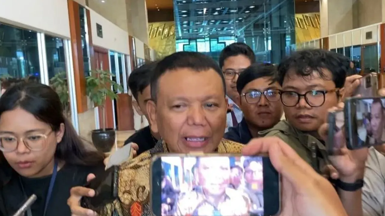 Wakil Menteri Sekretaris Negara (Wamensesneg) Bambang Eko Suhariyanto di Kompleks DPR/MPR RI, Senayan, Jakarta Pusat, Jumat (26/9/2025). 
