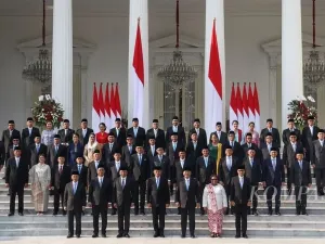 Para wakil menteri (wamen) berfoto bersama usai pelantikan wamen anggota kabinet Merah Putih di Istana Merdeka, Jakarta, Senin (21/10/2024).