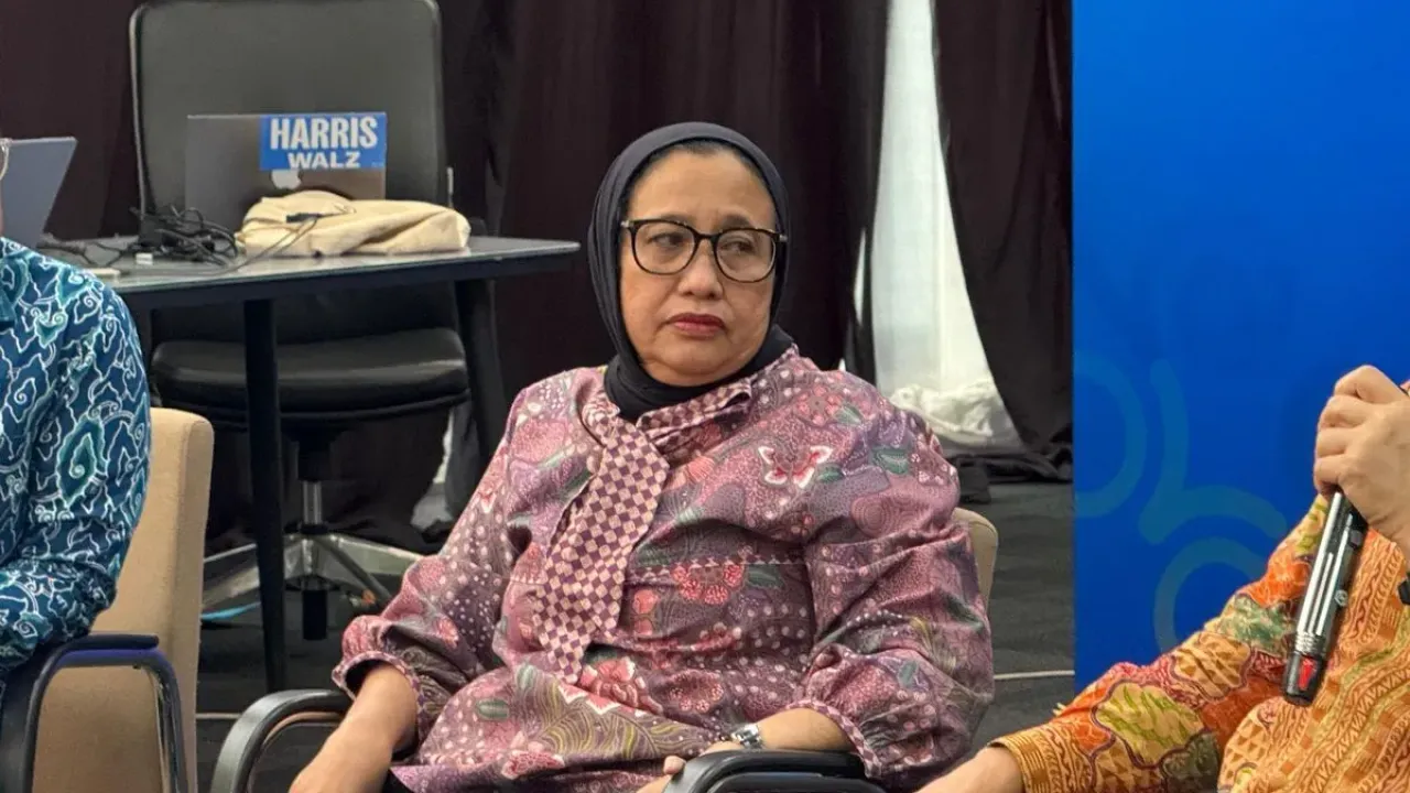 Wakil Kepala BGN Nanik S Deyang dalam jumpa pers di Gedung BGN, Jakarta Pusat, Jumat (26/9/2025). 