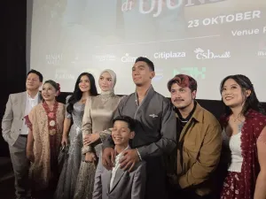 Jajaran cast dan filmakers dari Air Mata di Ujung Sajadah 2 saat dijumpai di kawasan Senayan, Jumat (26/9/2025)