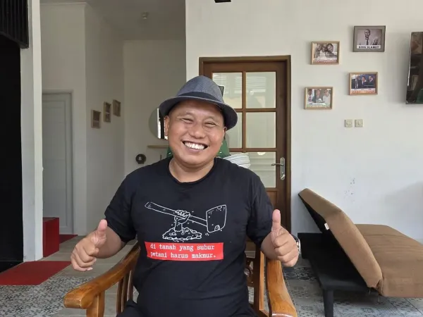 Komedian Narji saat ditemui di Warung Lawuh Gereh, Pamulang, Minggu (28/9/2025)