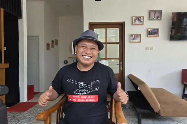 Komedian Narji saat ditemui di Warung Lawuh Gereh, Pamulang, Minggu (28/9/2025)
