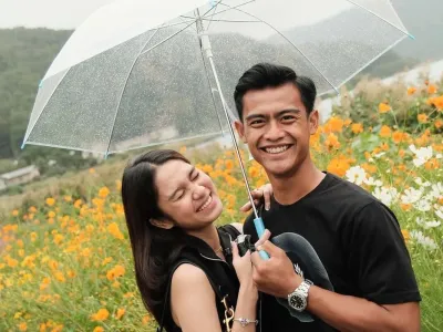 Pasangan Pratama Arhan dan selebgram Azizah Salsha.