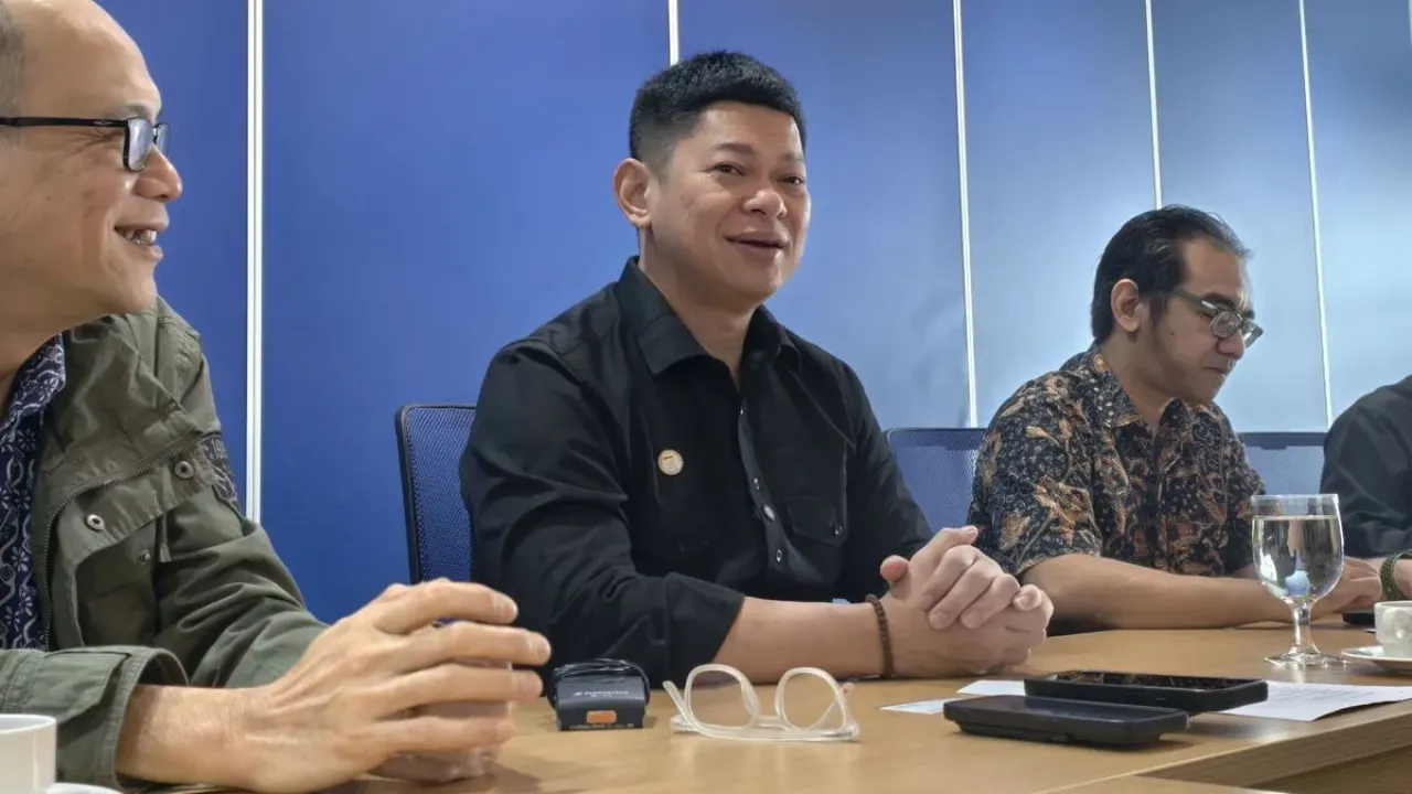 Ketua Komite Olimpiade Indonesia (NOC Indonesia), Raja Sapta Oktohari, berbicara dalam kunjungannya ke Menara Kompas, Jakarta, pada Senin (29/9/2025).