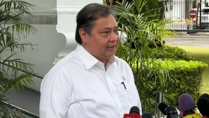 Menko Perekonomian Airlangga Hartarto saat ditemui di Istana, Jakarta, Selasa (30/9/2025). 