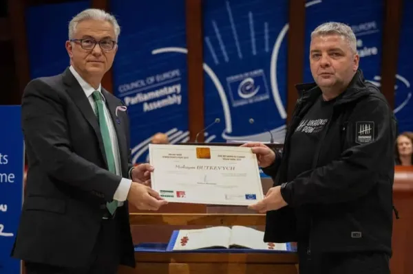 Ukrainian journalist and human rights activist Maxym Butkevych (R) poses with the President of the Parliamentary Assembly of the Council of Europe Theodoros Roussopolos, after receiving the Vaclav Havel Human Rights Prize at the European Council meeting. Sebastien Bozon/AFP/dpa