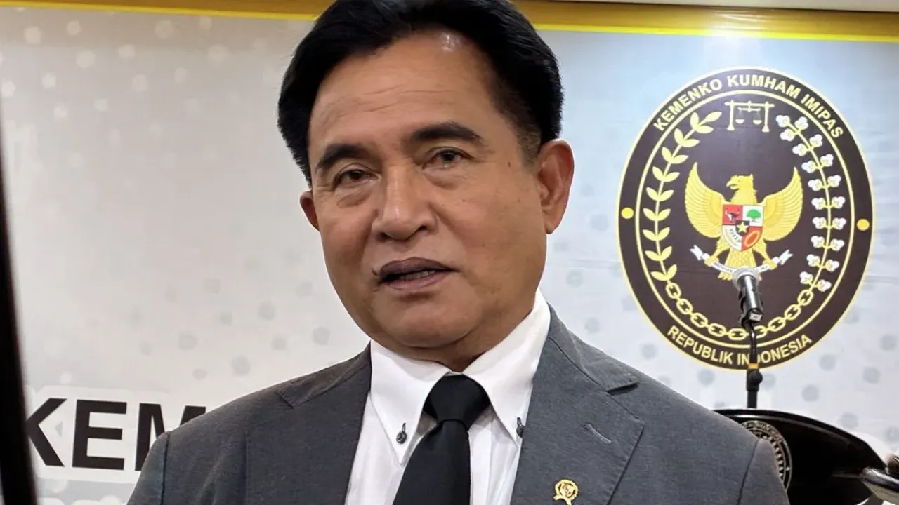 Menteri Koordinator Bidang Hukum, Hak Asasi Manusia, Imigrasi, dan Pemasyarakatan (Menko Kumham Imipas) Yusril Ihza Mahendra di Kantor Kumham Imipas, Jakarta, Selasa (16/9/2025).