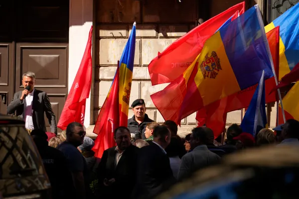 A gendarme watches as supporters hold flags at a protest rally of the Russia-friendly Patriotic Electoral Bloc in Chisinau, Moldova, Friday, Sept. 26, 2025, ahead of parliamentary elections taking place on Sept. 28. (AP Photo/Vadim Ghirda)ASSOCIATED PRESS