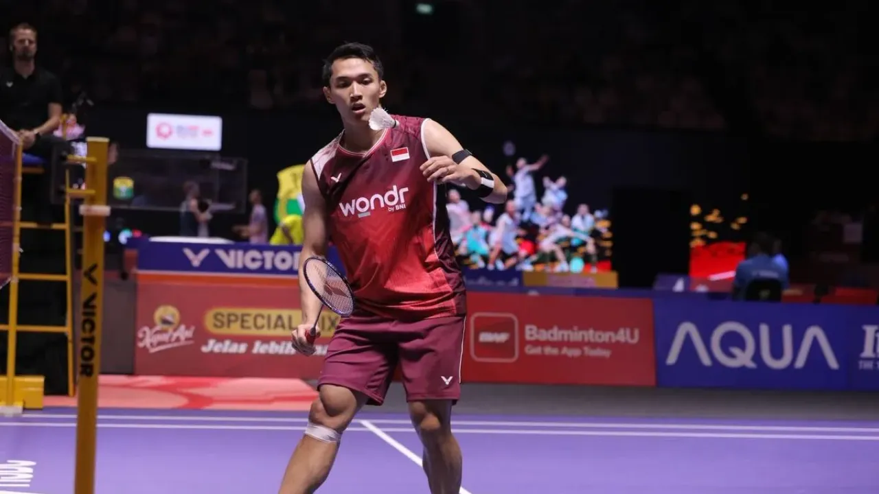 Pebulu tangkis tunggal putra Indonesia, Jonatan Christie, ketika bertanding pada babak 32 besar Indonesia Open 2025 di Istora, Senayan, Jakarta, Selasa (3/6/2025). Jojo jadi salah satu andalan Indonesia di China Open, mulai 22 Juli 2025.