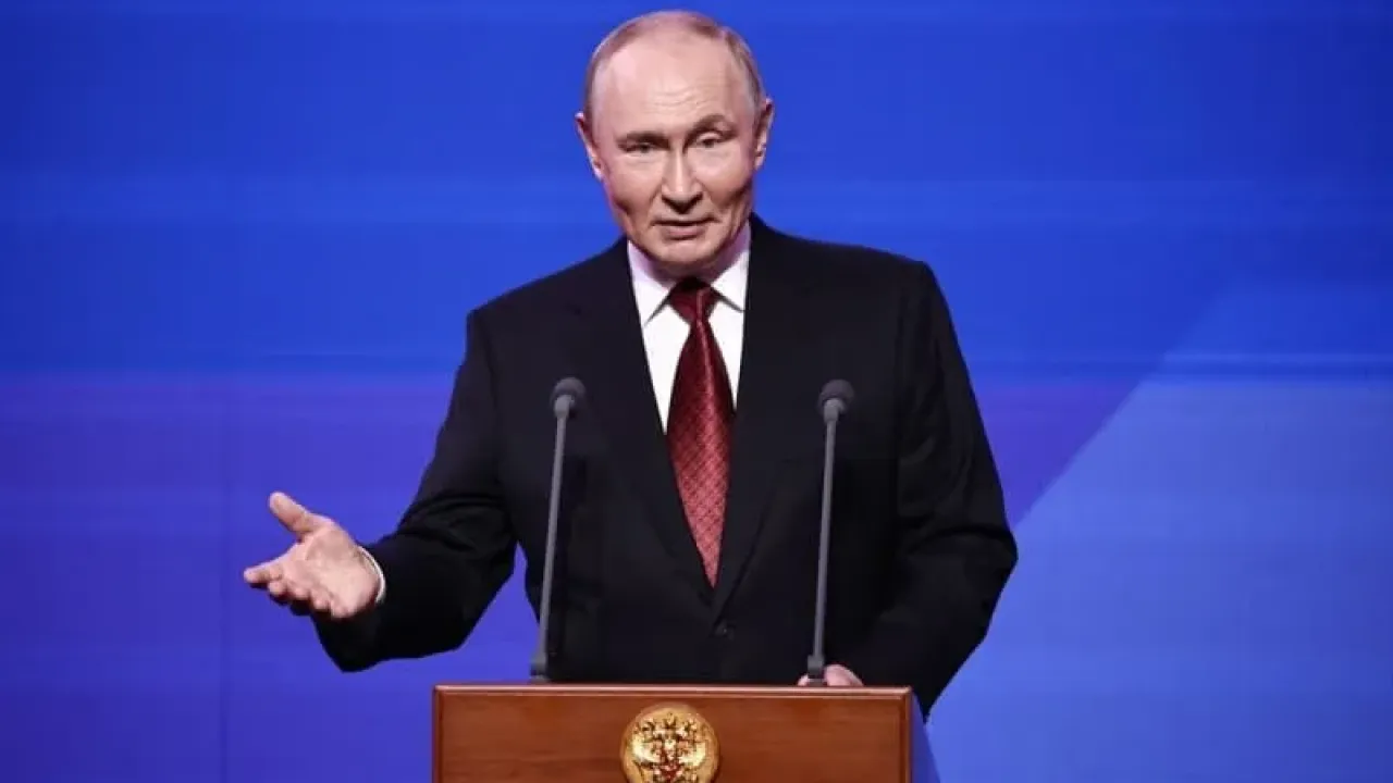 Russian President Vladimir Putin delivers a speech during an event celebrating the 878th anniversary of the foundation of Moscow at the Zaryadye Concert Hall. -/Kremlin/dpa