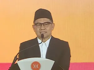 Ketua Umum Partai Kebangkitan Bangsa (PKB) Abdul Muhaimin Iskandar melontarkan kelakar saat menyampaikan pidato dalam Musyawarah Nasional (Munas) VI Partai Keadilan Sejahtera (PKS) di Hotel Sultan, Jakarta, Minggu (28/9/2025).