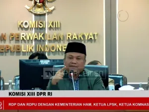 Wakil Ketua Komisi XIII DPR RI Sugiat Santoso dalam rapat dengar pendapat (RDP) Komisi XIII DPR RI terkait persoalan dugaan pelanggaran HAM di TNTN di Kompleks Parlemen, Senayan, Jakarta Pusat, Senin (29/9/2025).