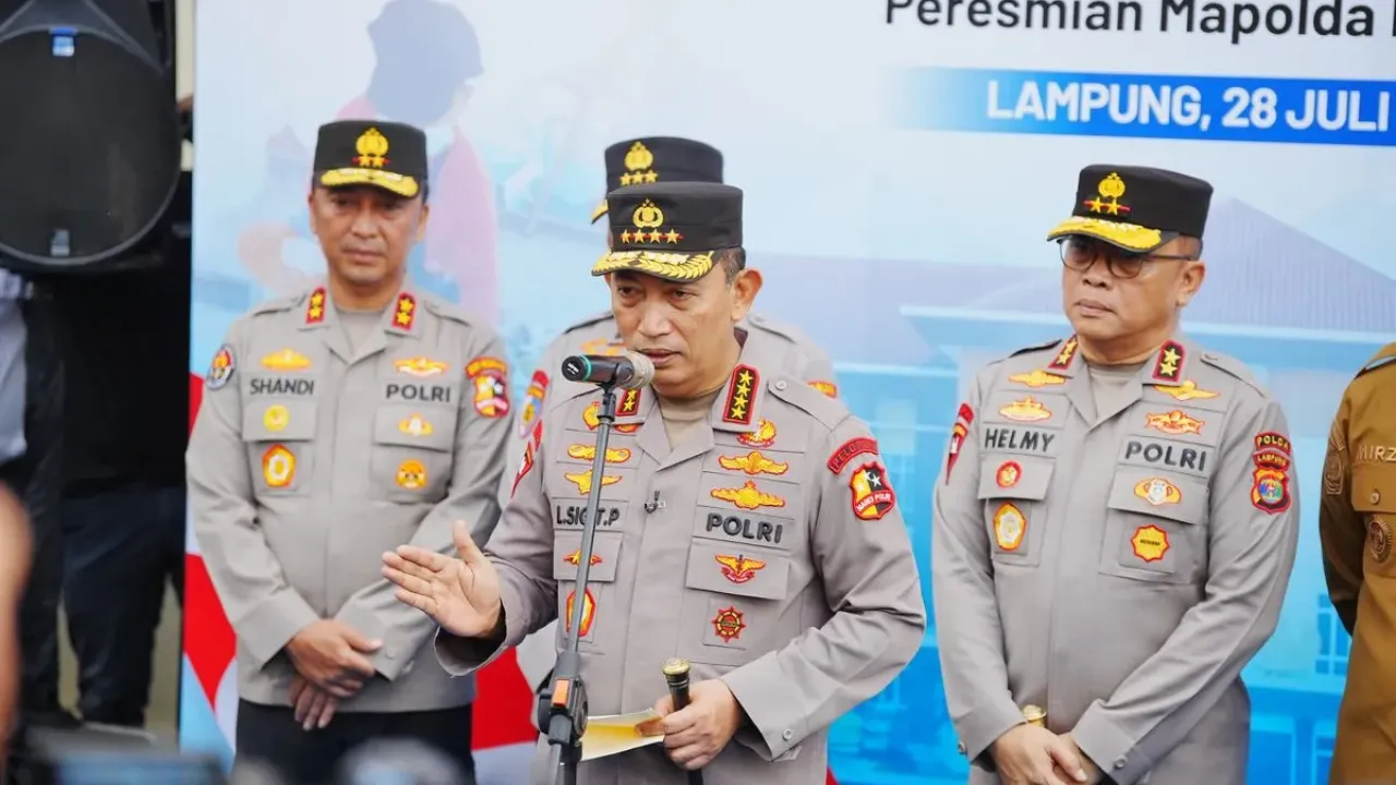 Kapolri Jenderal Listyo Sigit Prabowo saat Groundbreaking 20 Satuan Pelayanan Pemenuhan Gizi (SPPG) bersama dengan jajaran Polda Lampung, Lampung, Senin (28/7/2025). (Dok Humas Polri)