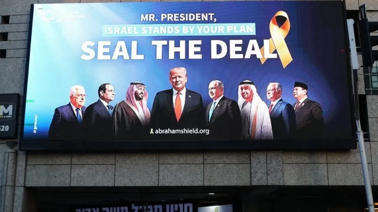 Presiden RI Prabowo Subianto muncul di baliho Abraham Shield yang dipajang di Israel bersama Benjamin Netanyahu, Donald Trump, dan pemimpin negara Arab lainnya.