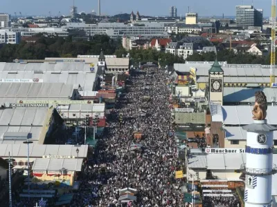 A view of the crowds on Munich&#39;s Theresienwiese during the 190th Oktoberfest beer festival. Felix H&#xf6;rhager/dpa