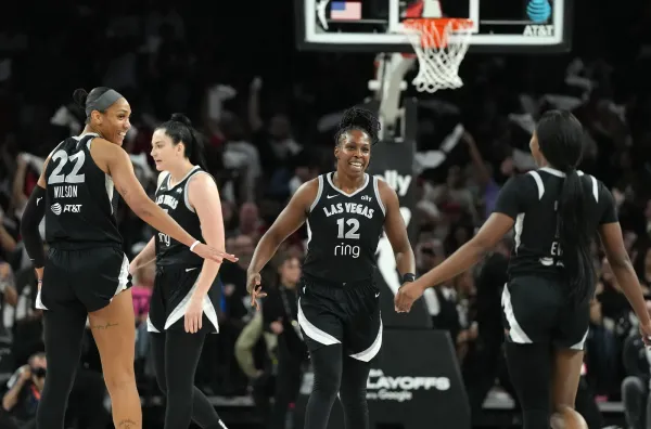 Aces dan Fever Berebut Menang di Game Ketiga Playoff WNBA 2025 (2)