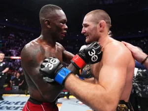 Adesanya Siap Duel Ulang Strickland, Tapi Tak Dihargai