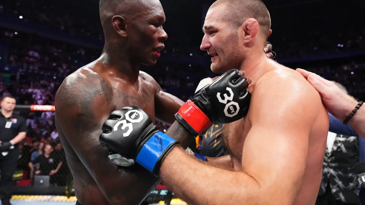 Adesanya Siap Duel Ulang Strickland, Tapi Tak Dihargai